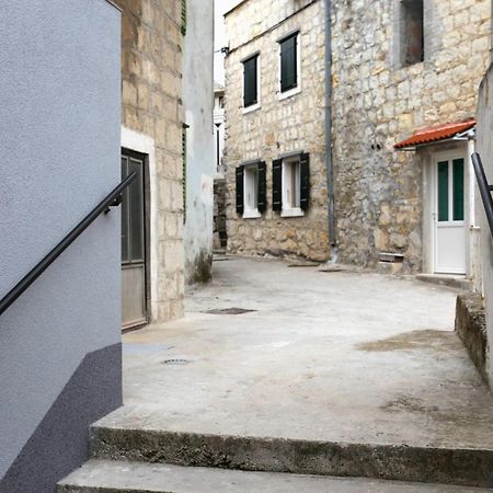 Apartments By The Sea Kastel Kambelovac, Kastela - 8679 Exteriör bild