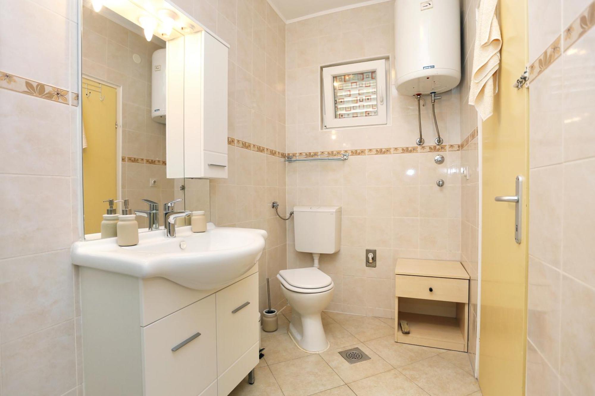 Apartments By The Sea Kastel Kambelovac, Kastela - 8679 Rum bild