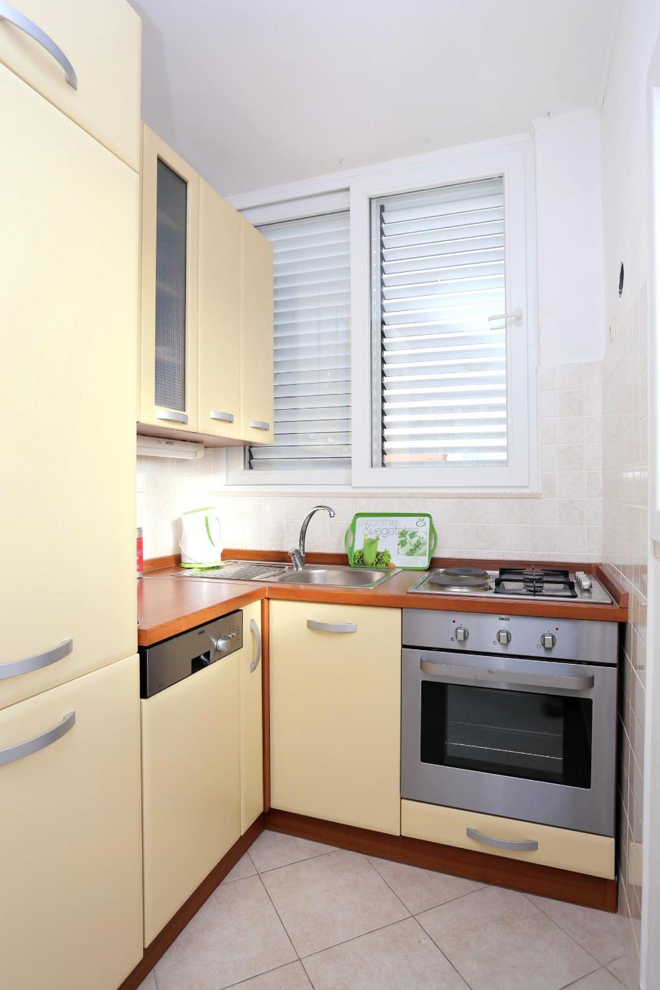 Apartments By The Sea Kastel Kambelovac, Kastela - 8679 Rum bild
