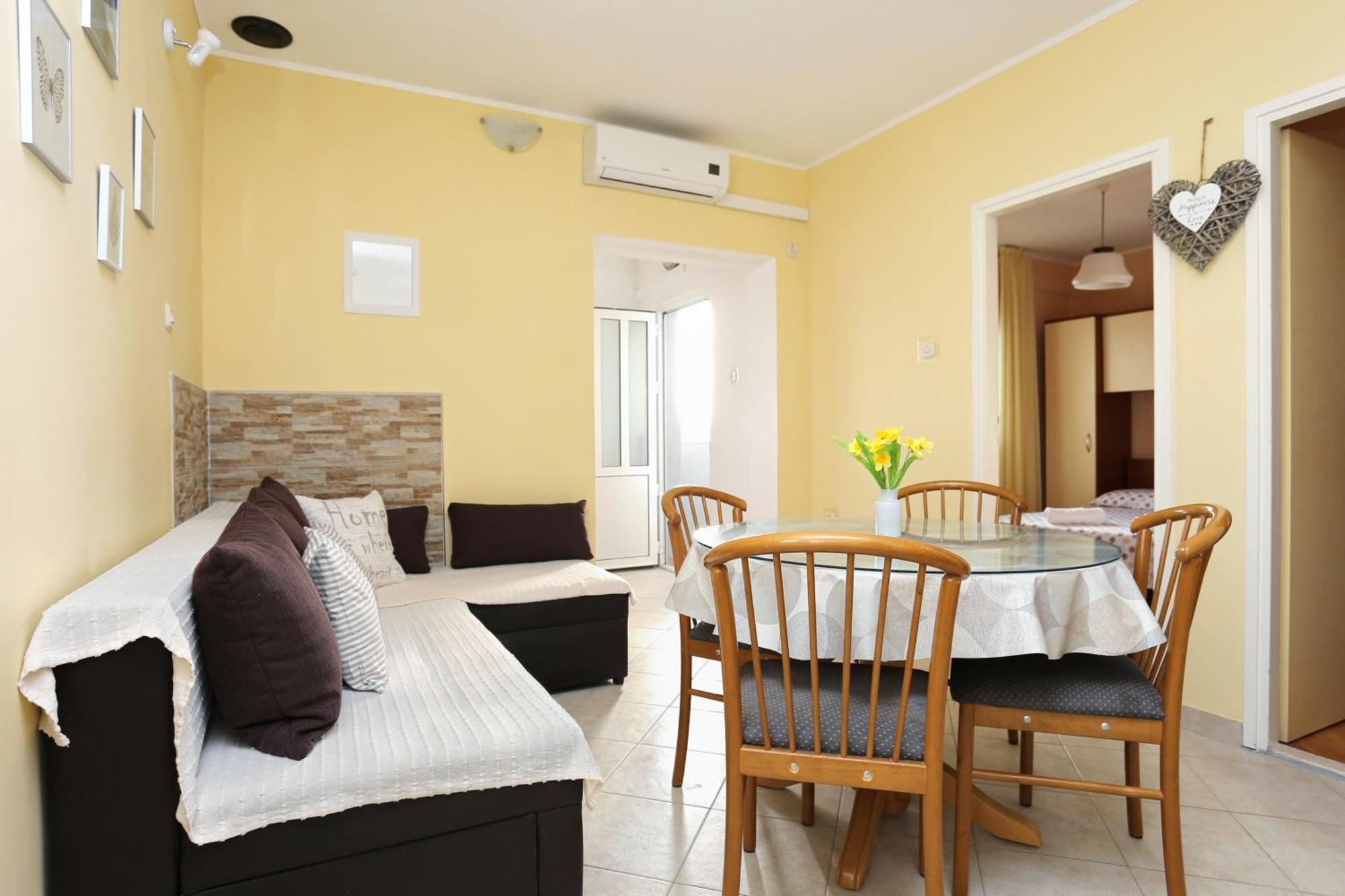 Apartments By The Sea Kastel Kambelovac, Kastela - 8679 Rum bild