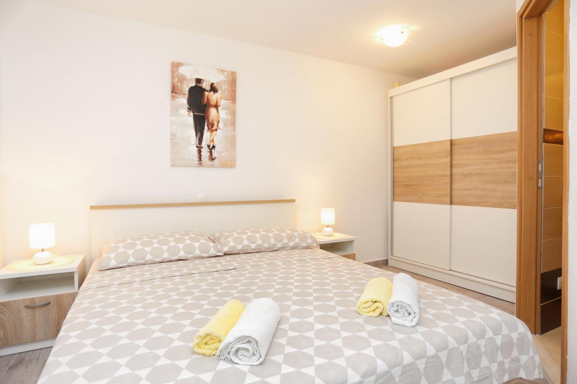 Apartments By The Sea Kastel Kambelovac, Kastela - 8679 Rum bild