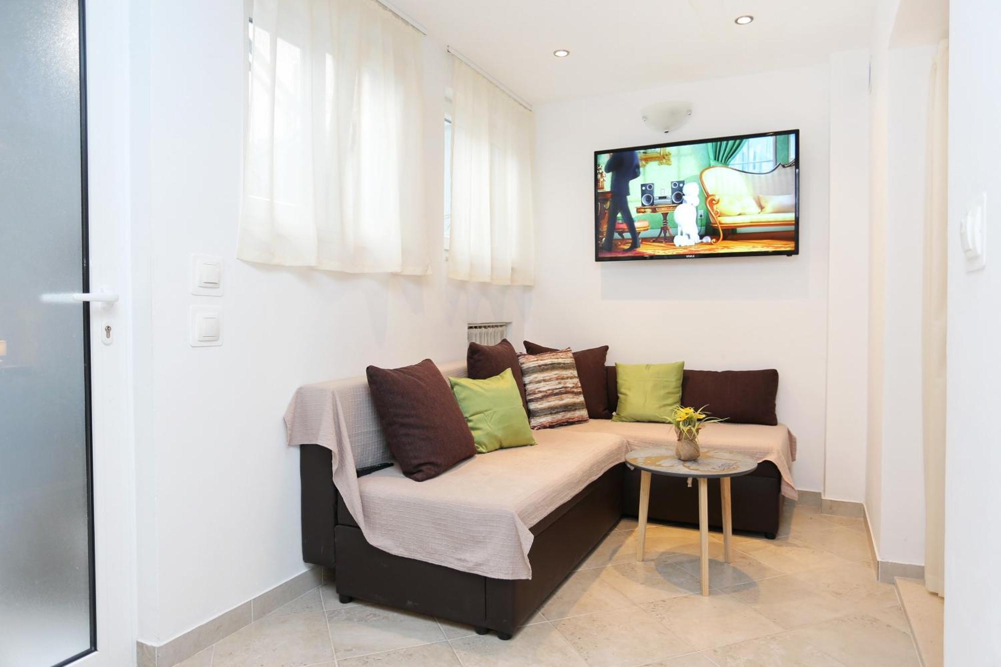 Apartments By The Sea Kastel Kambelovac, Kastela - 8679 Rum bild